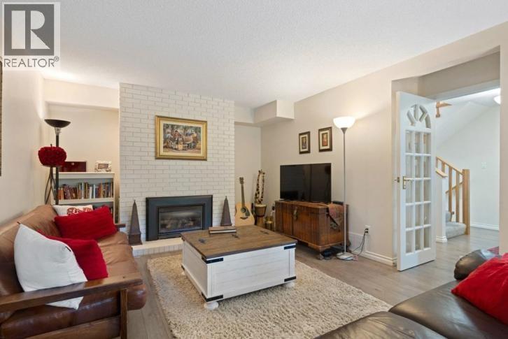 1059 HERITAGE BOULEVARD, North Vancouver