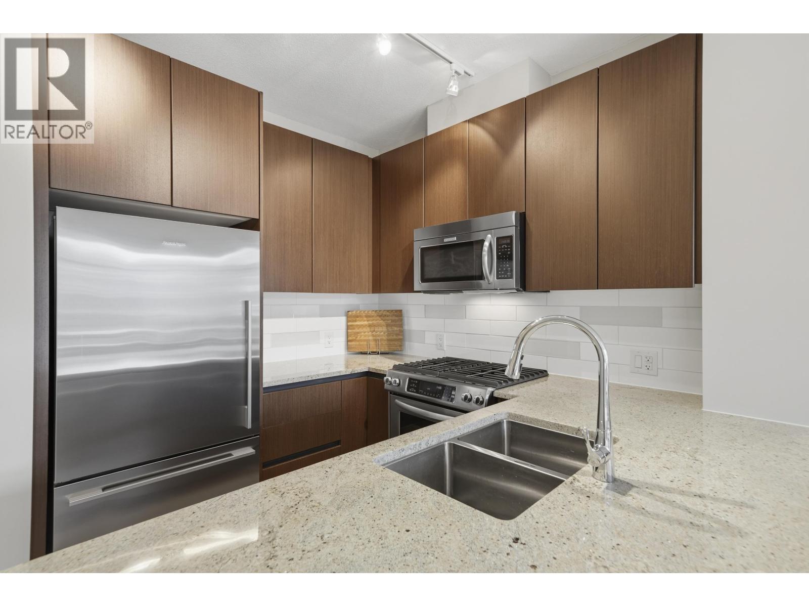 408 135 W 2ND STREET, North Vancouver