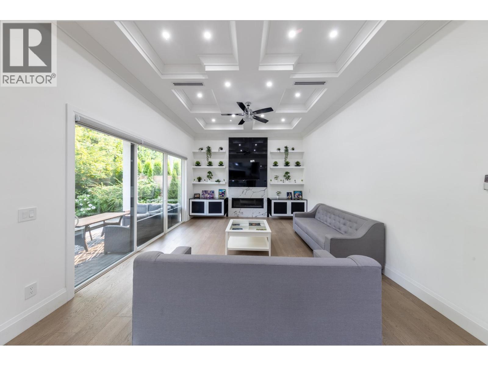 3560 HIGHLAND BOULEVARD, North Vancouver