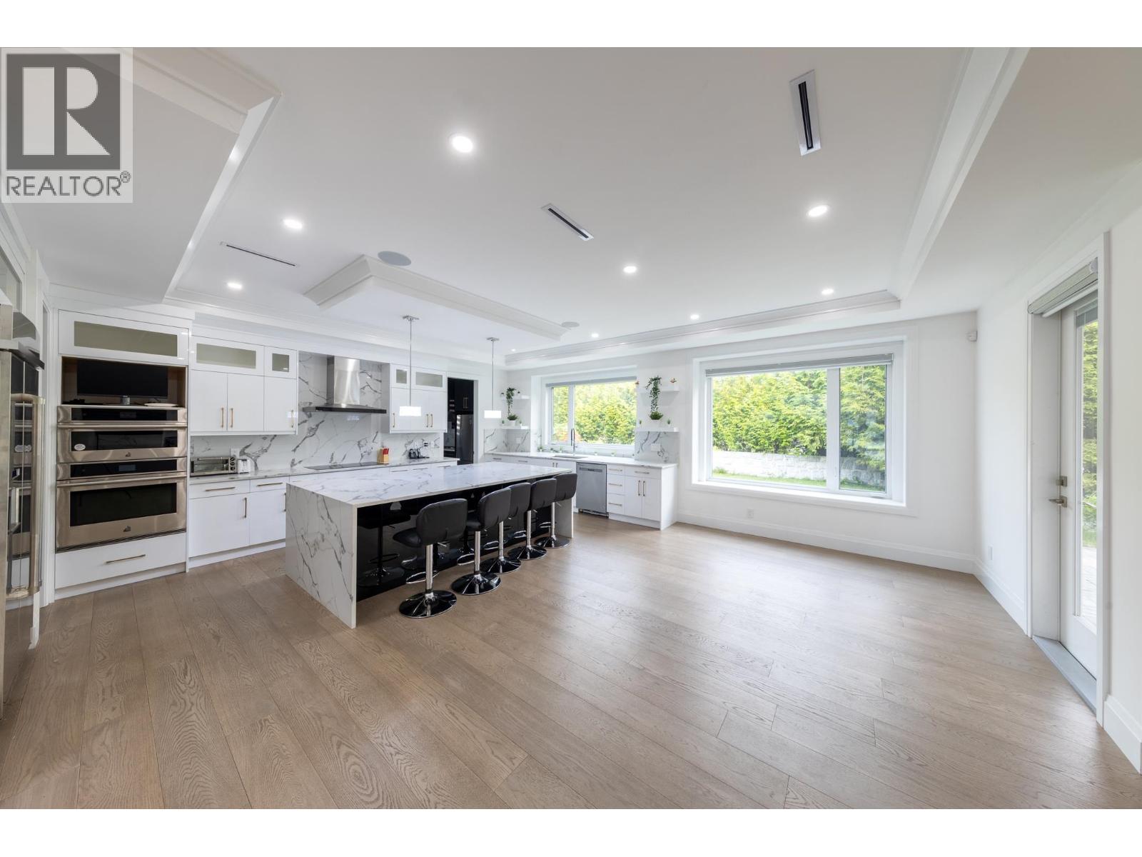 3560 HIGHLAND BOULEVARD, North Vancouver