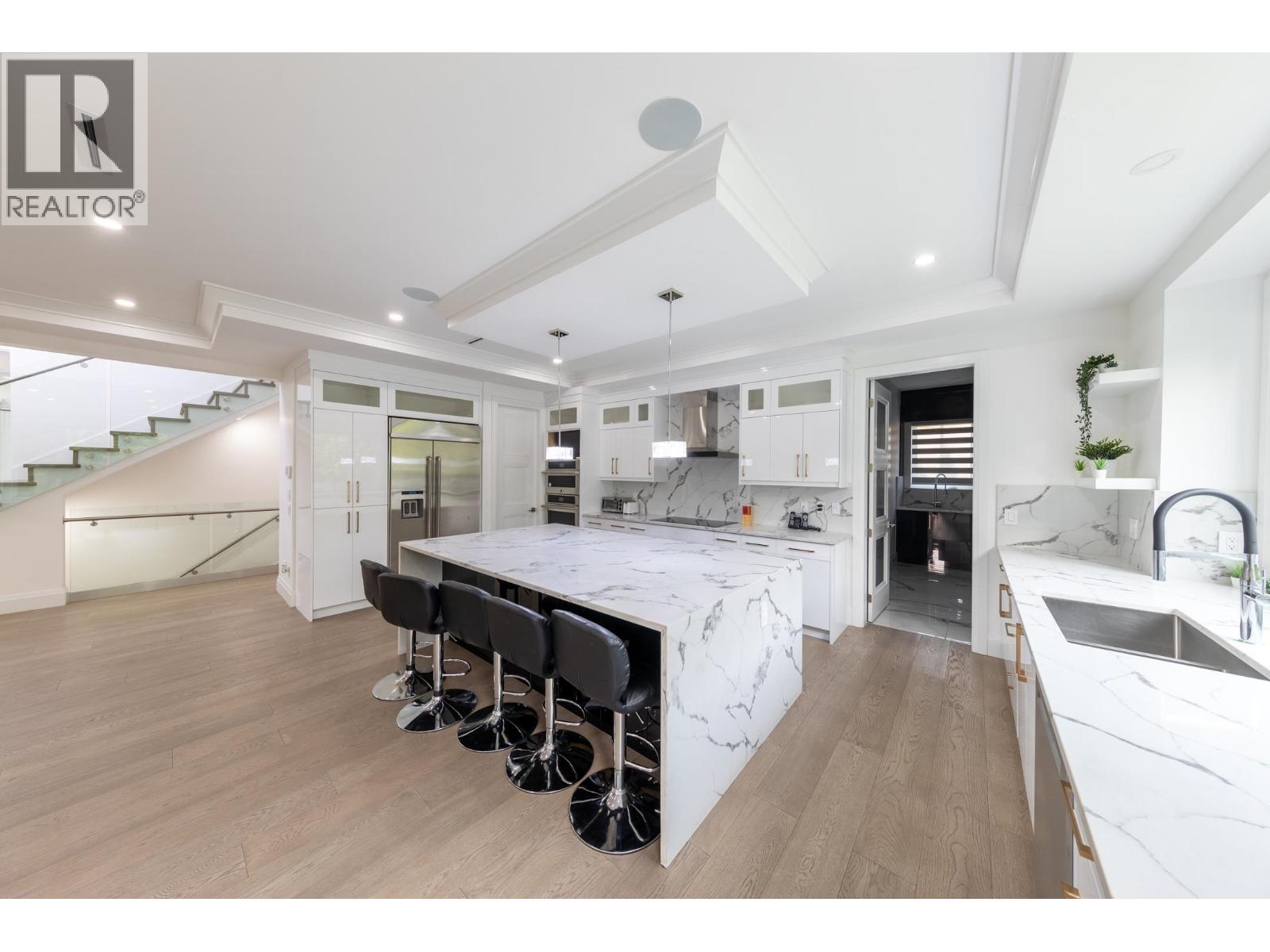 3560 HIGHLAND BOULEVARD, North Vancouver