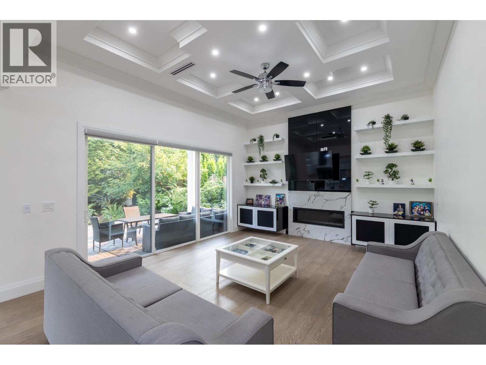 3560 HIGHLAND BOULEVARD, North Vancouver