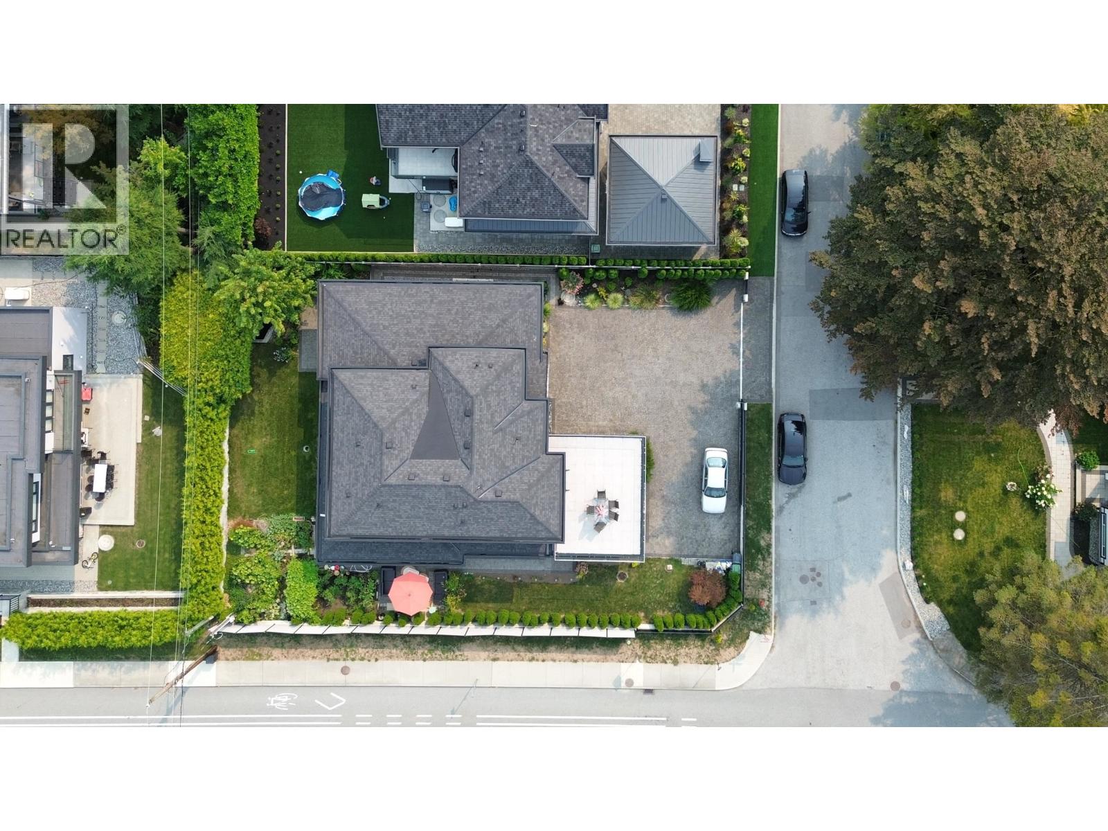 3560 HIGHLAND BOULEVARD, North Vancouver