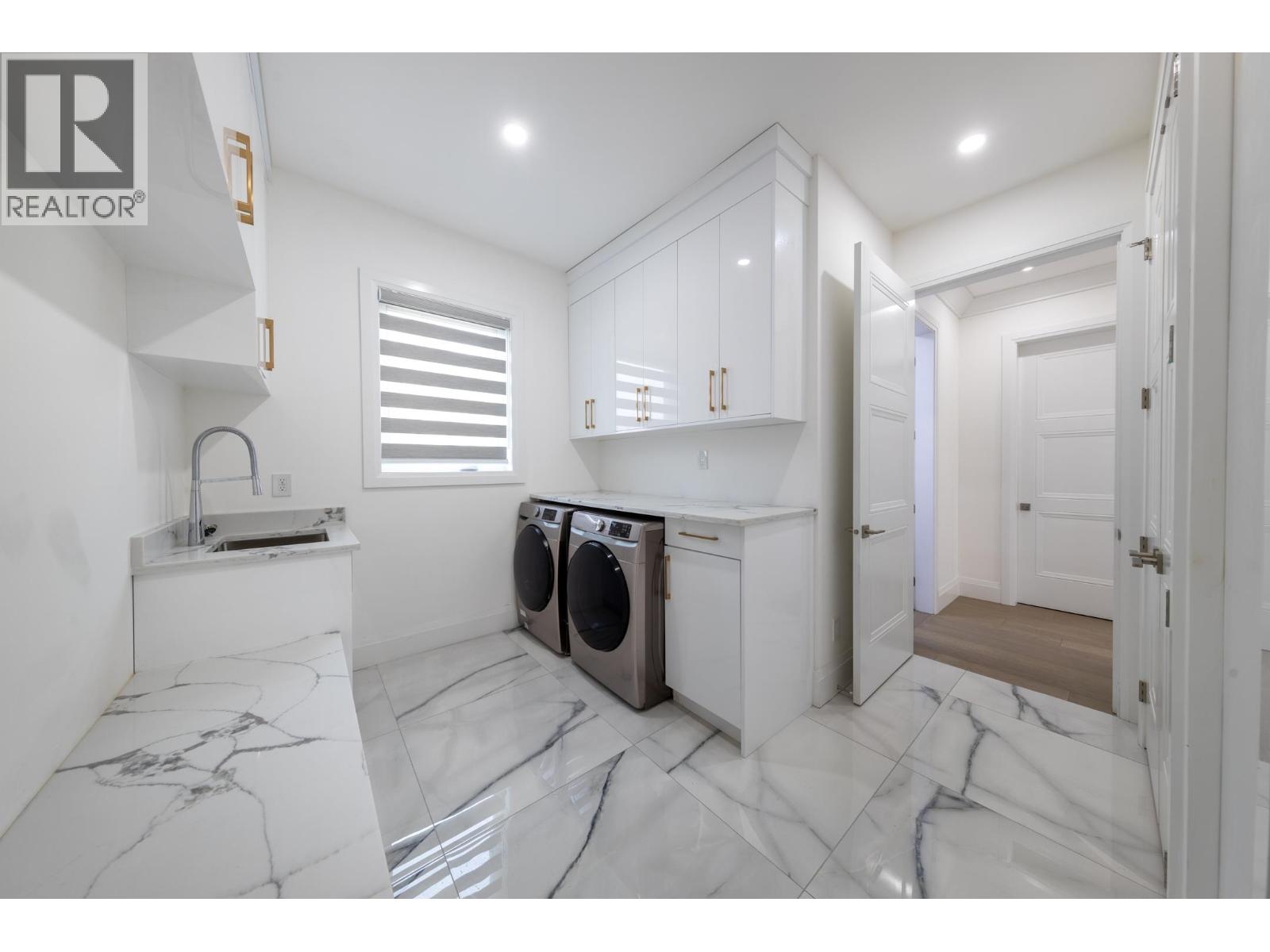 3560 HIGHLAND BOULEVARD, North Vancouver