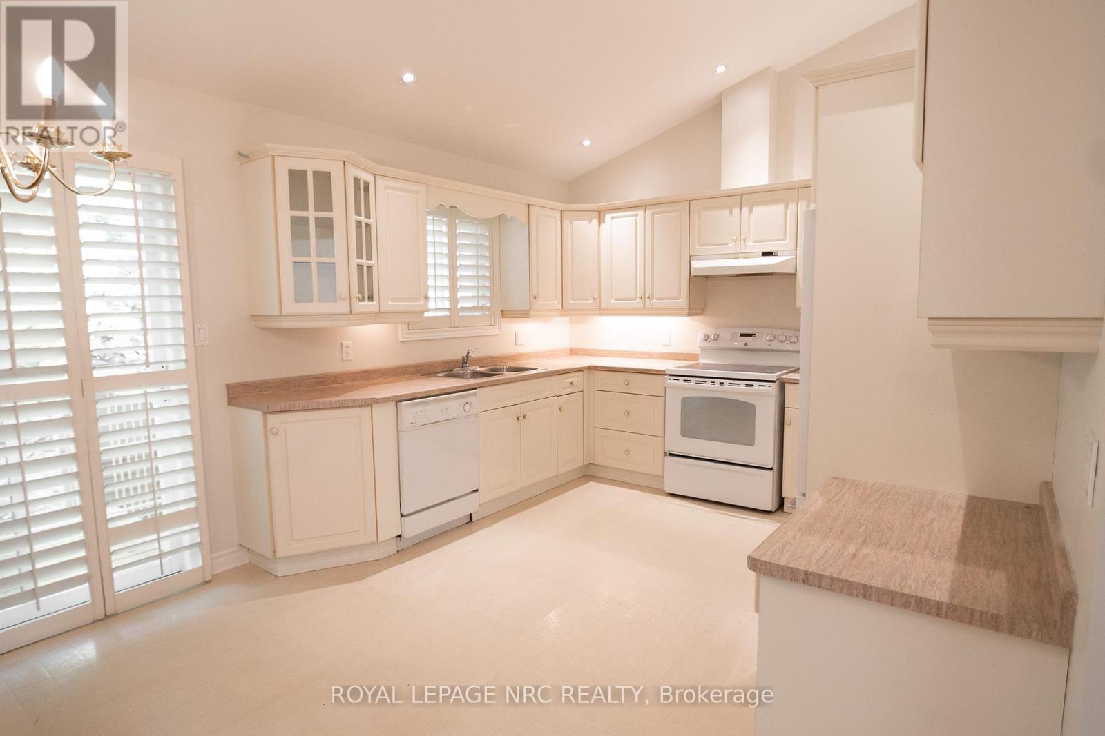 #6 4667 PORTAGE ROAD - 7