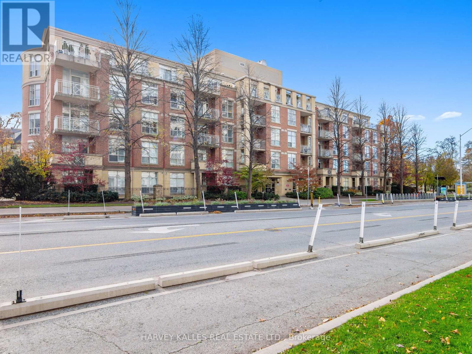Listing photo of 305 - 2511 BLOOR STREET W