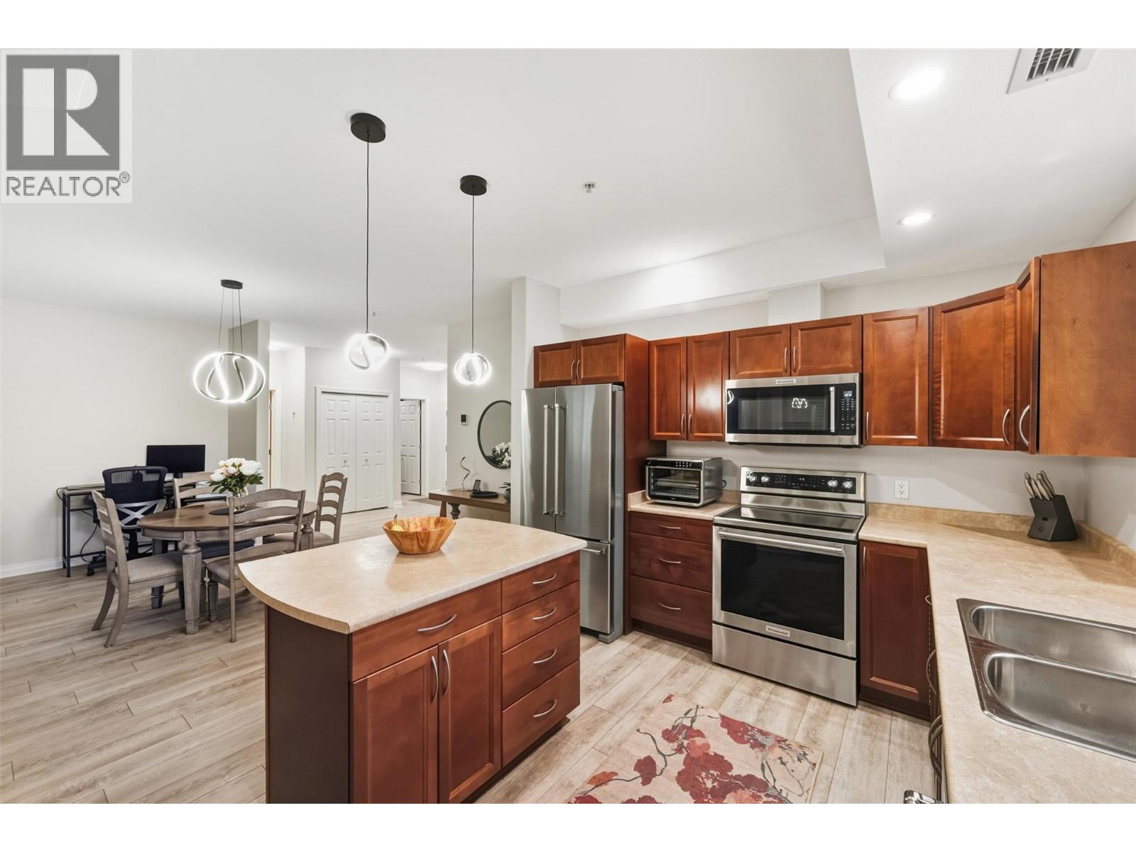 921 SPILLWAY Road Unit# 102B, Oliver