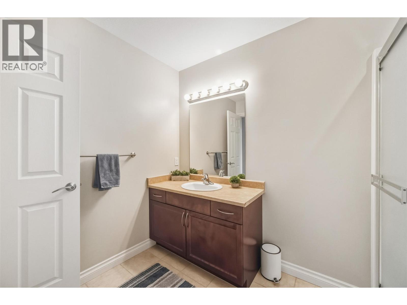 921 SPILLWAY Road Unit# 102B, Oliver