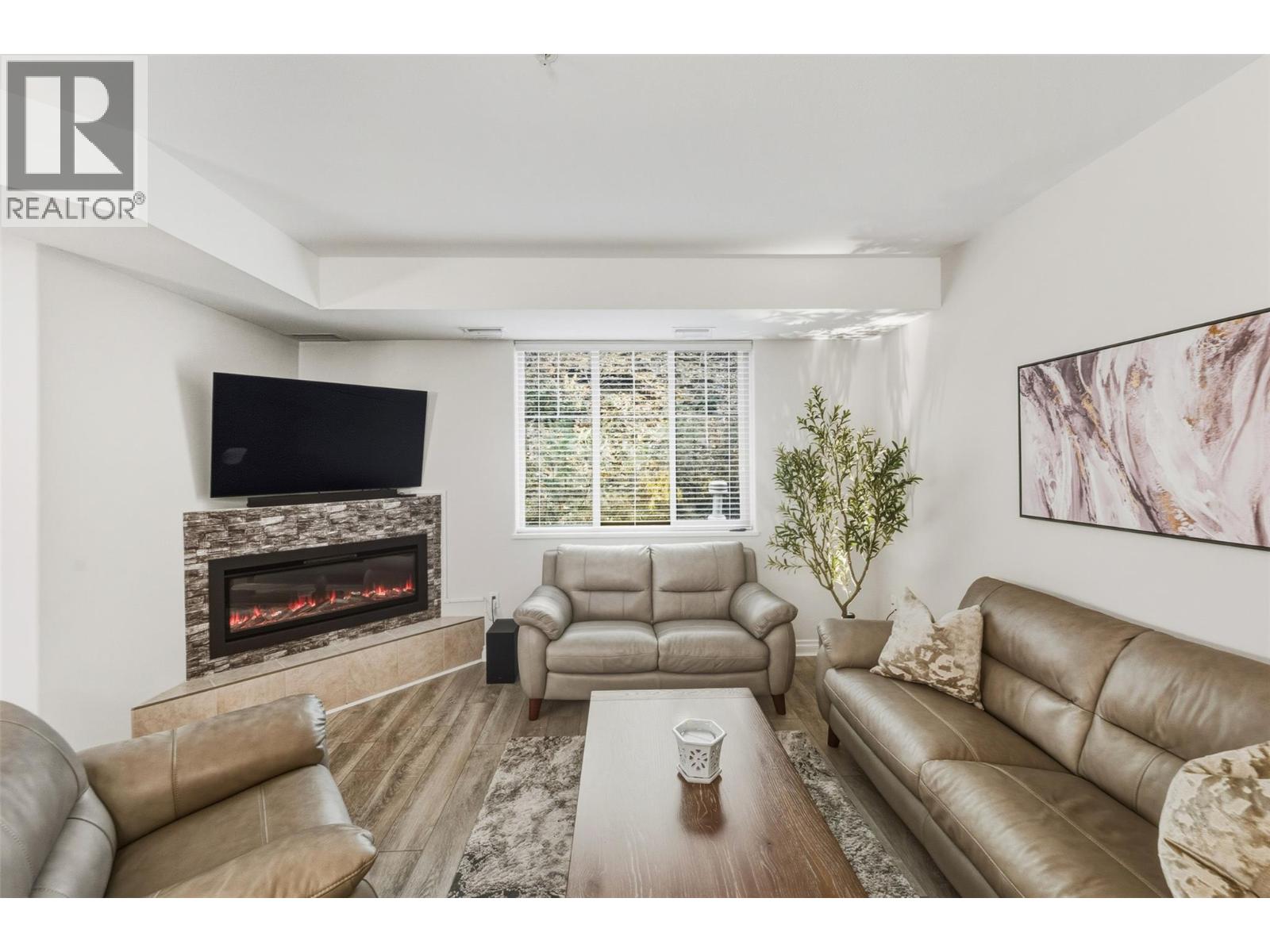 921 SPILLWAY Road Unit# 102B, Oliver