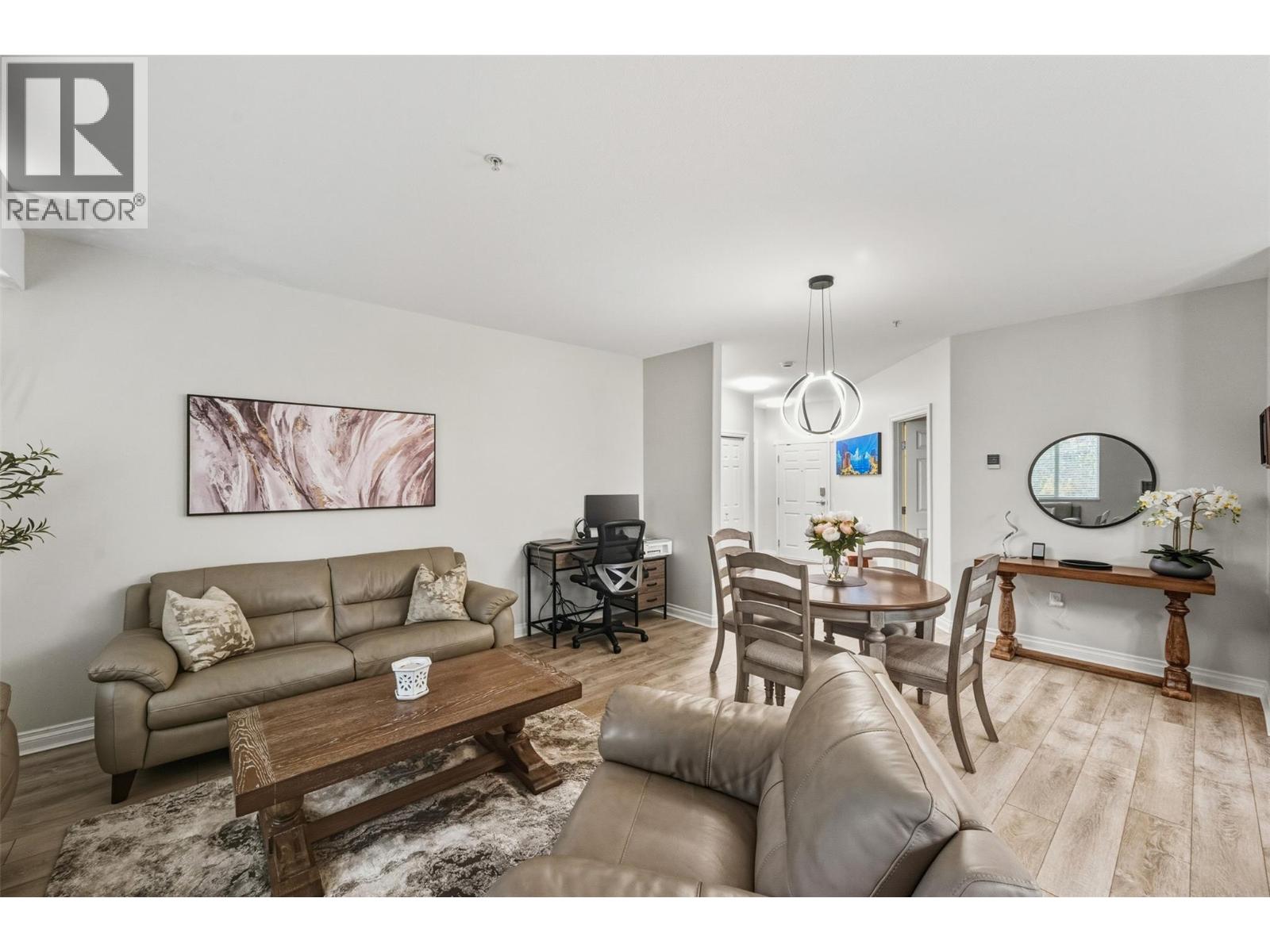 921 SPILLWAY Road Unit# 102B, Oliver