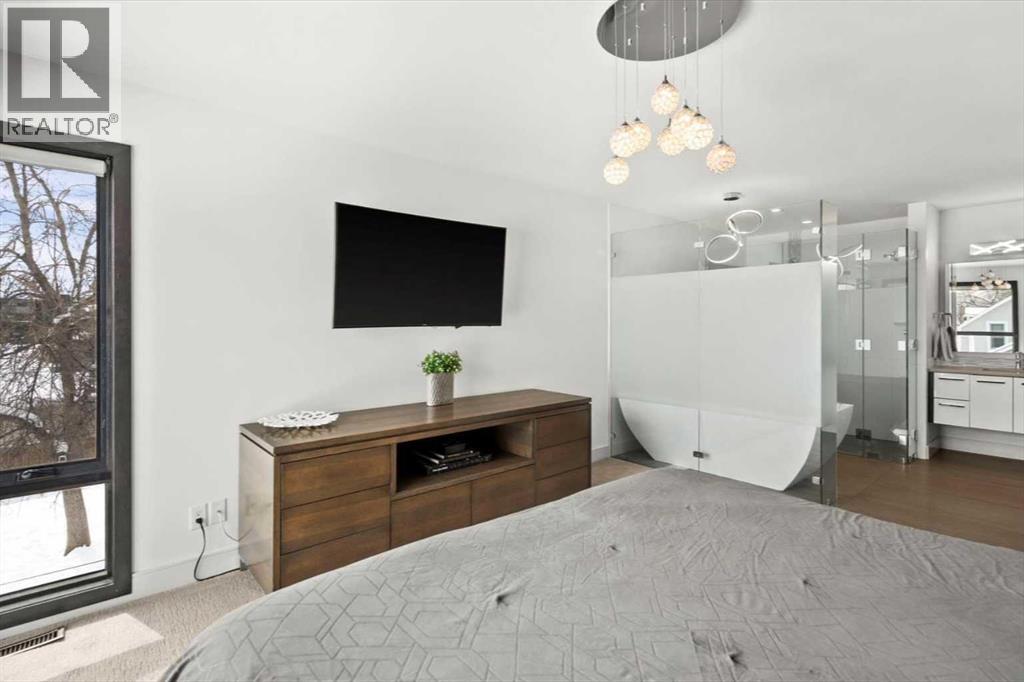 Single Family House for Sale in    Street NW Hillhurst Calgary 