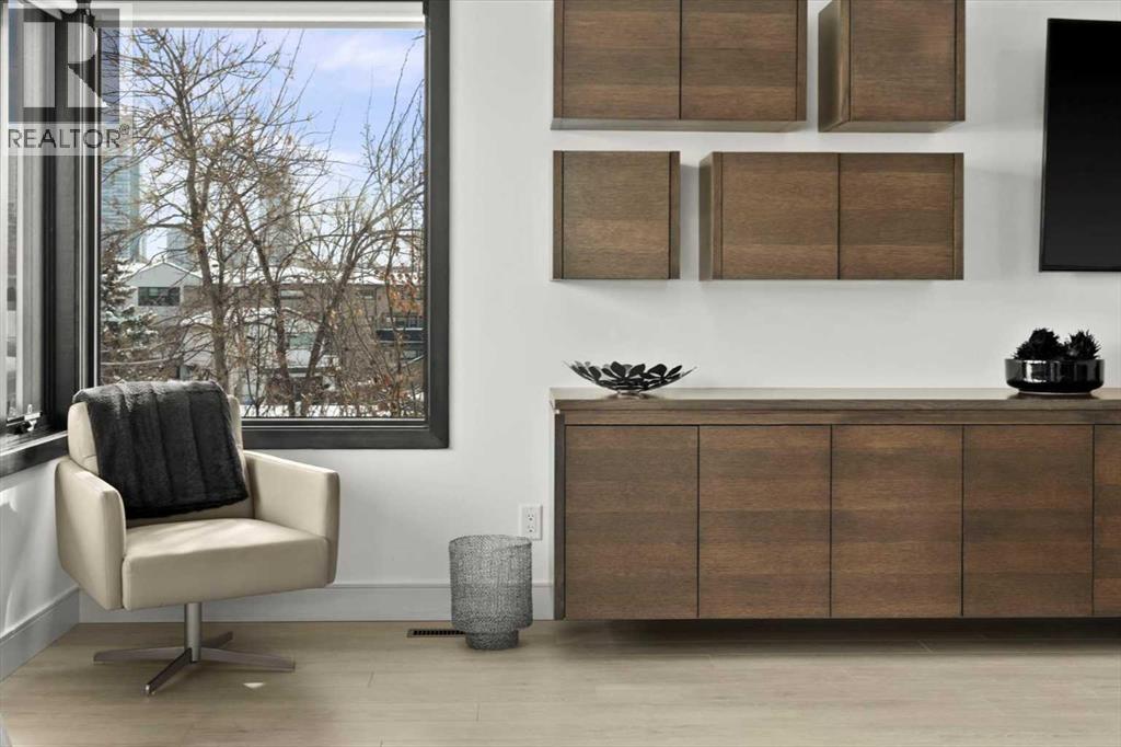 Single Family House for Sale in    Street NW Hillhurst Calgary 