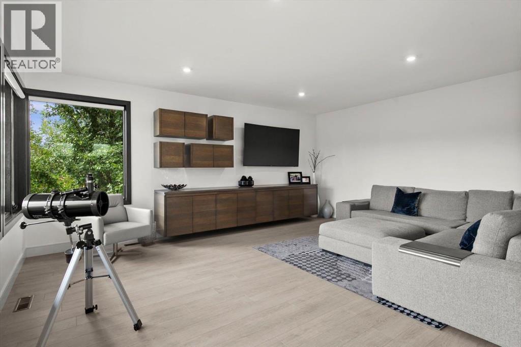 Single Family House for Sale in    Street NW Hillhurst Calgary 