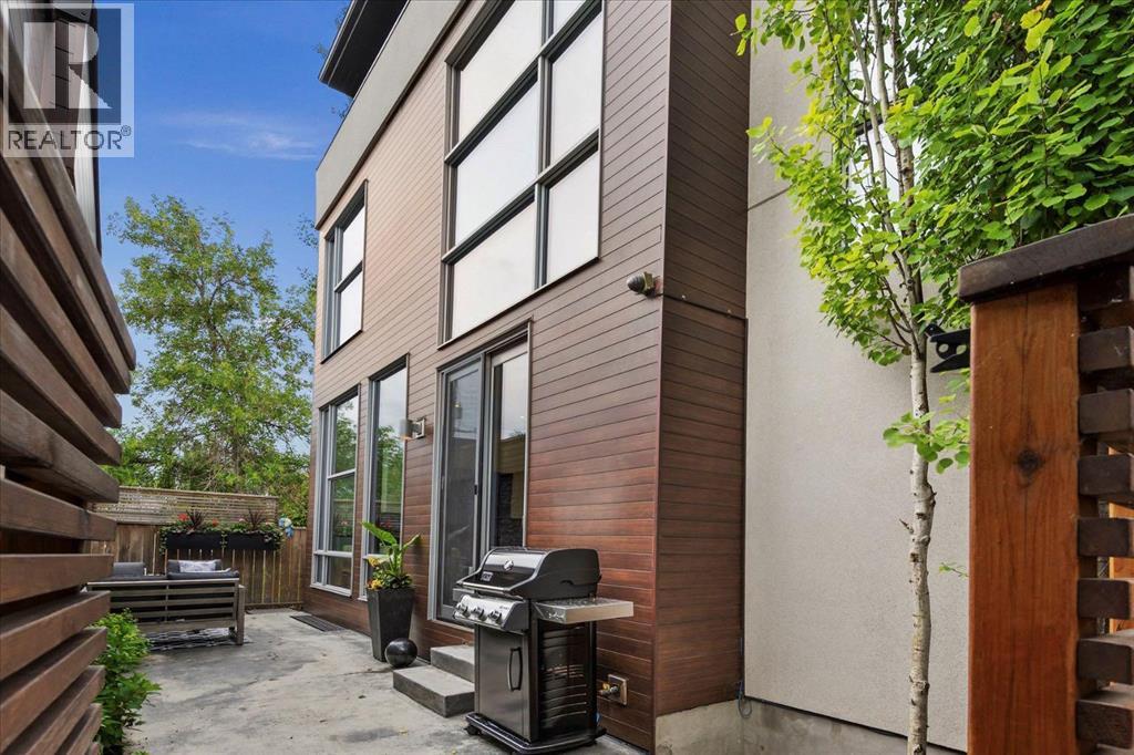 Single Family House for Sale in    Street NW Hillhurst Calgary 