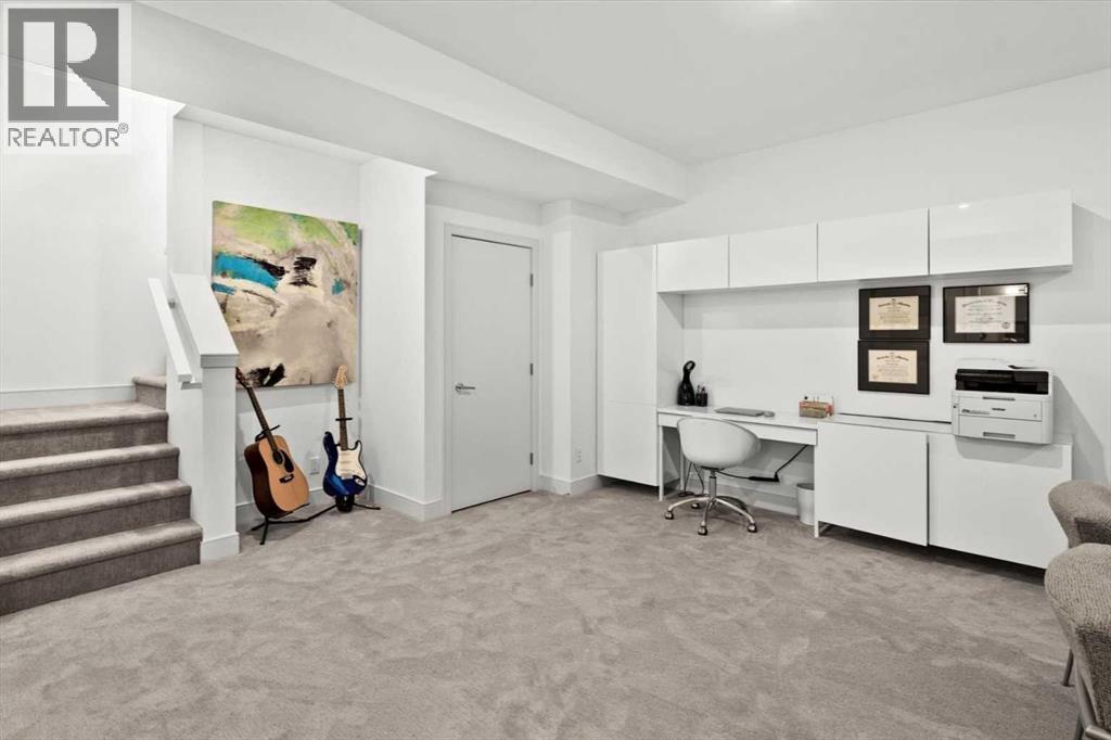 Single Family House for Sale in    Street NW Hillhurst Calgary 