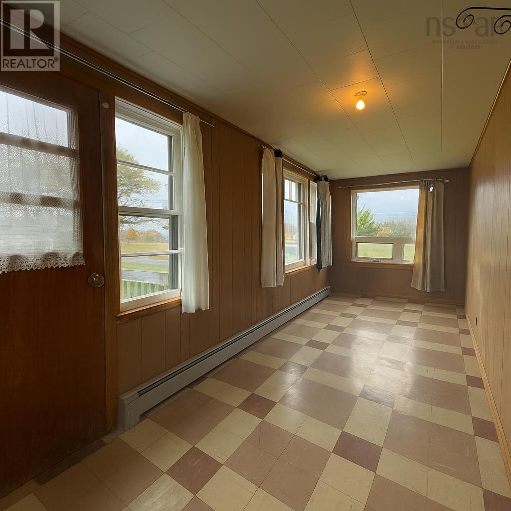 Property 17 of 29 of 116 Trunk 6 Highway