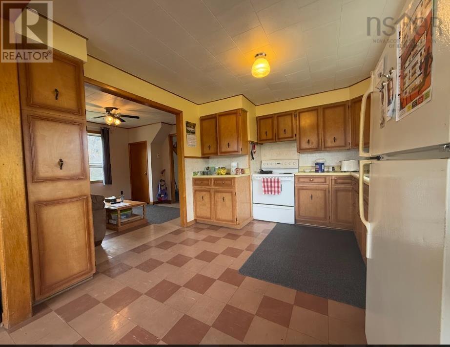 Property 8 of 29 of 116 Trunk 6 Highway