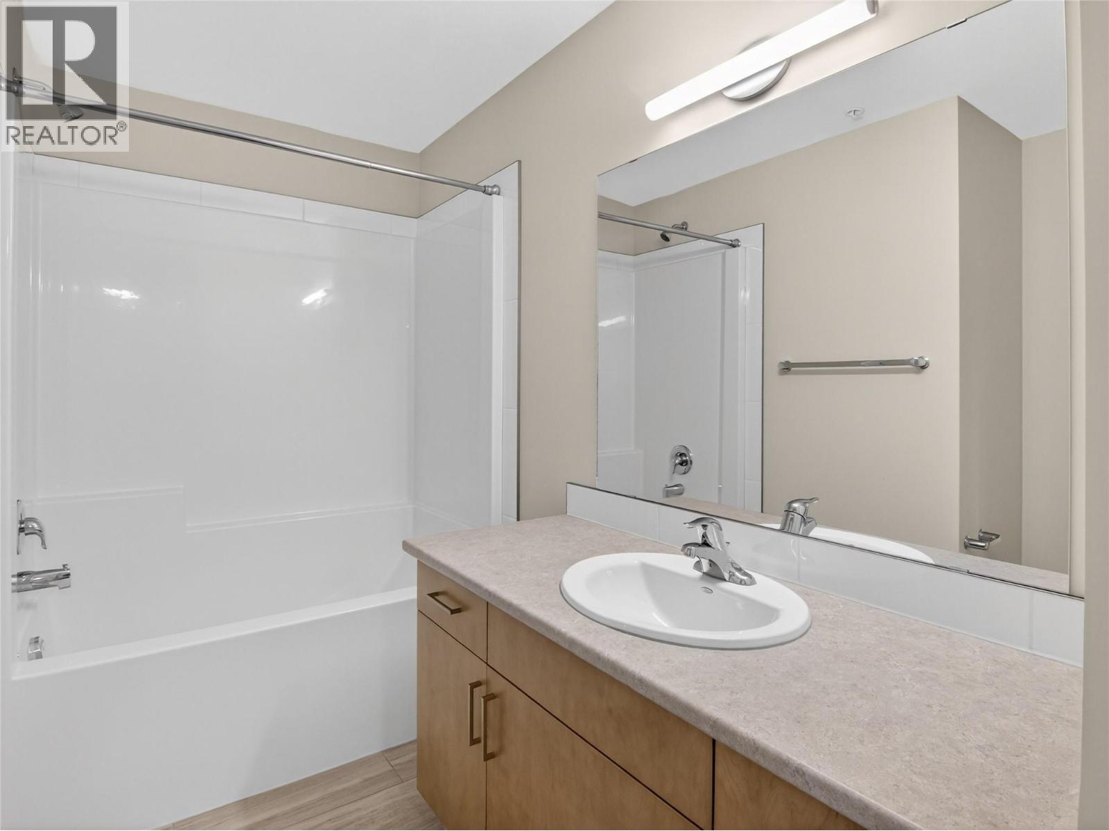 3362 SKAHA LAKE Road Unit# 1004, Penticton