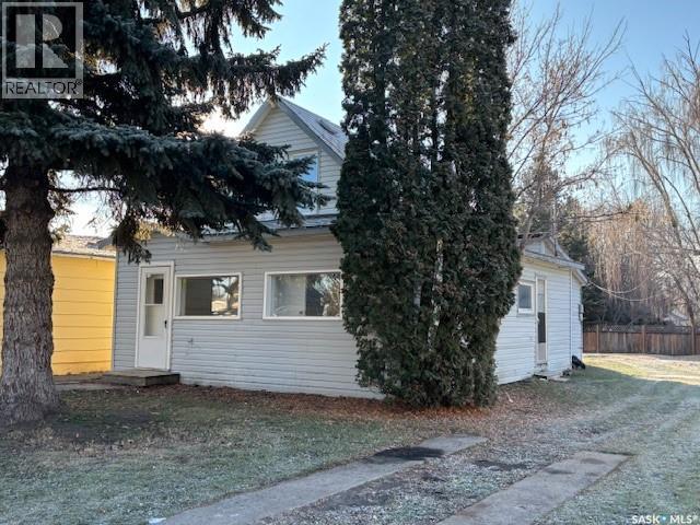 134 2ND AVENUE W - 2