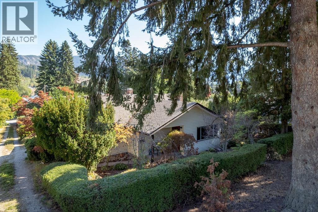 205 6th Avenue, Castlegar