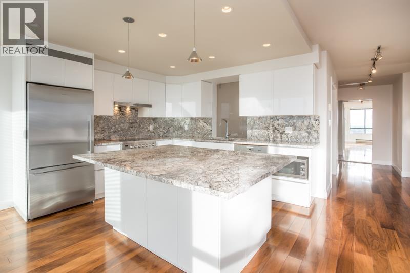 803 121 TENTH STREET, New Westminster