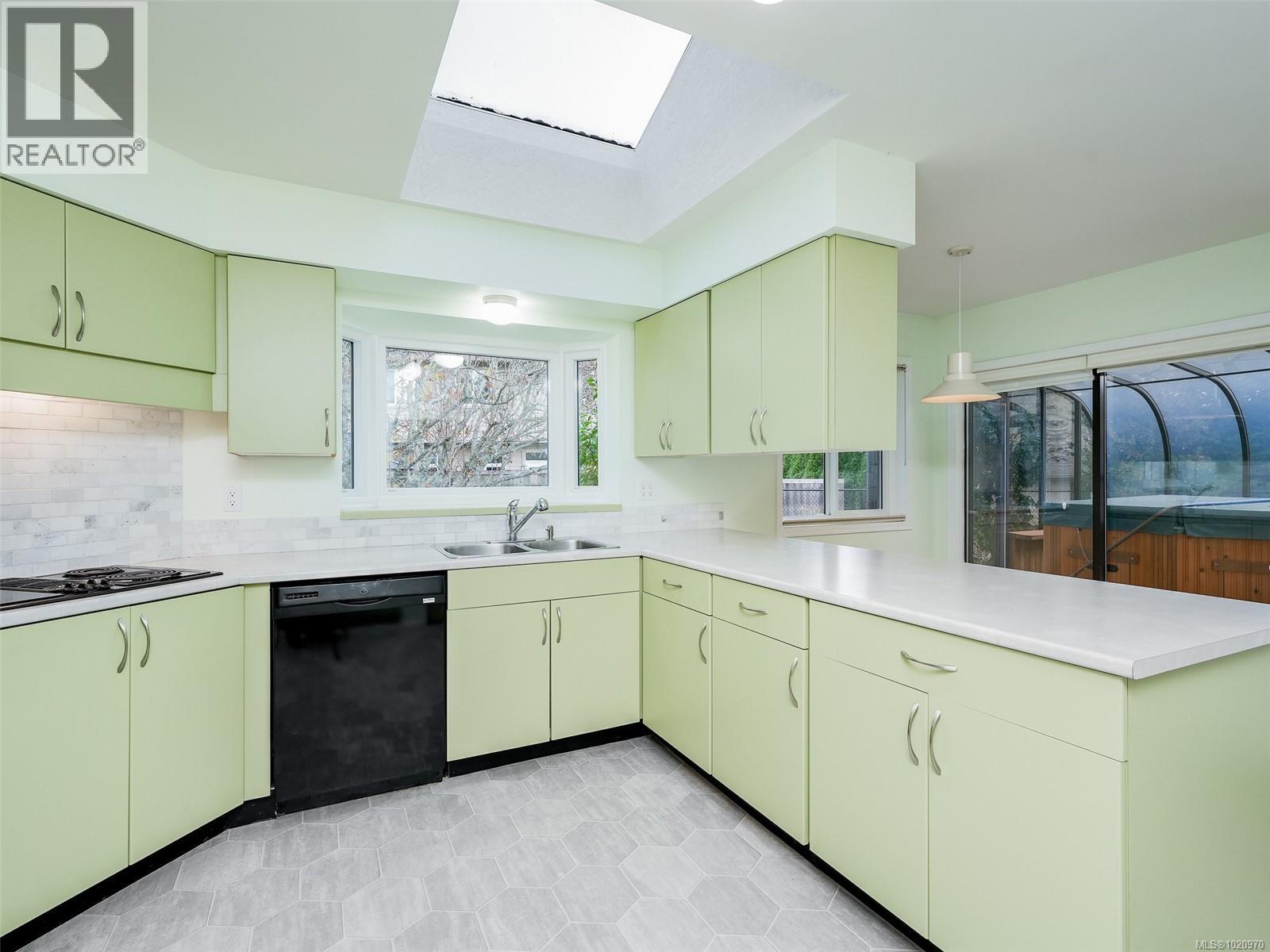 4220 Wakefield Pl, Saanich