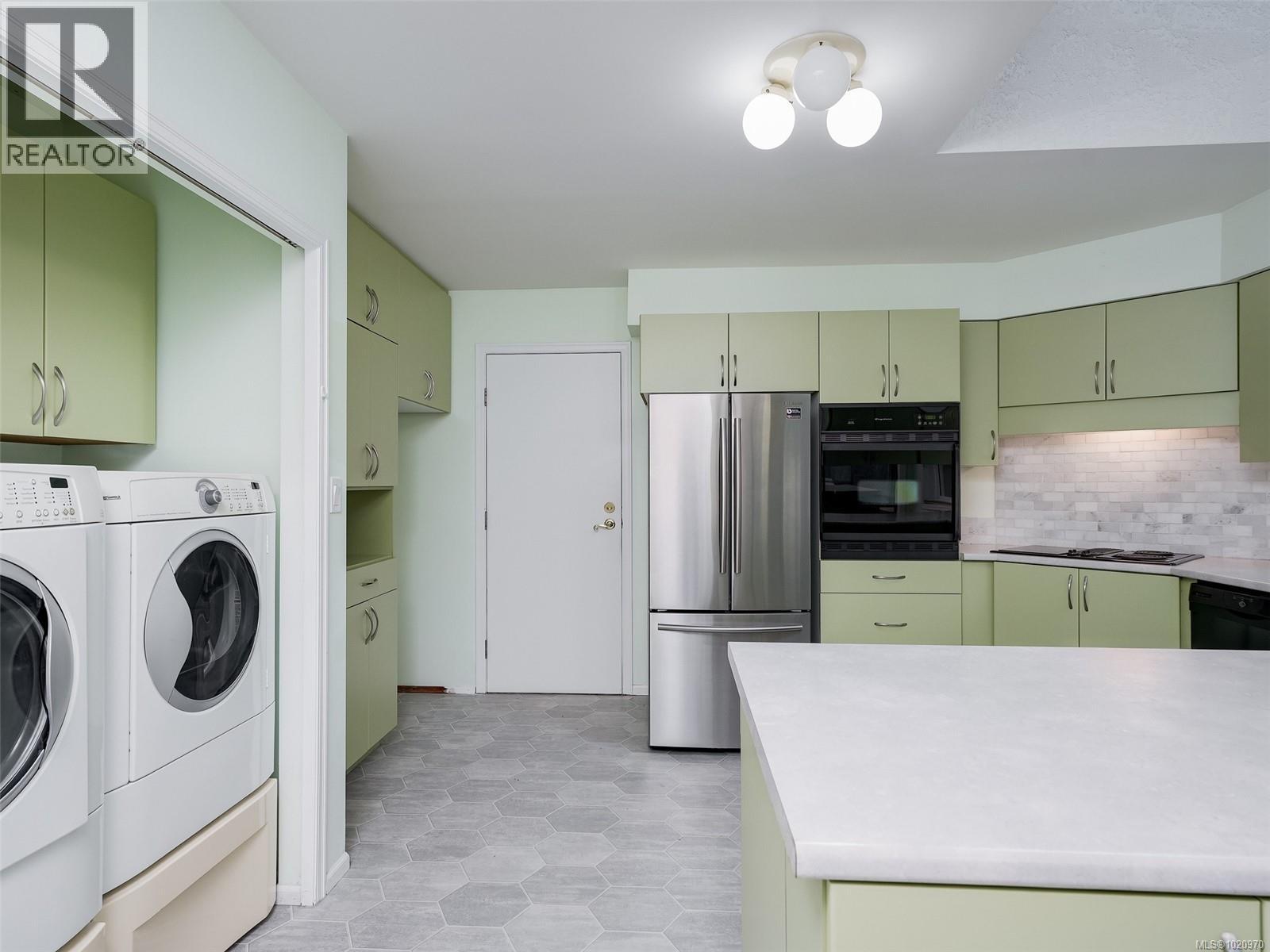 4220 Wakefield Pl, Saanich