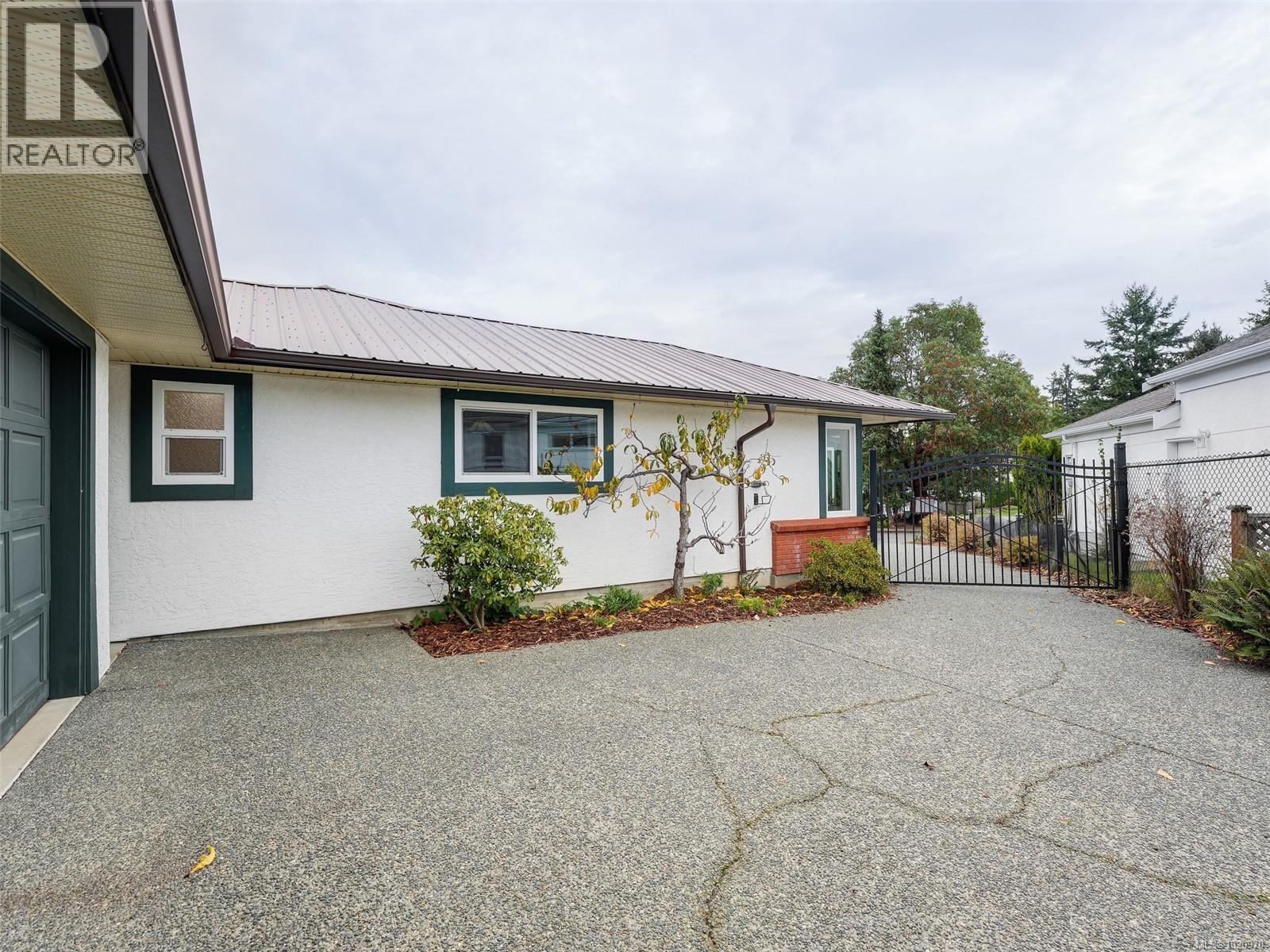 4220 Wakefield Pl, Saanich