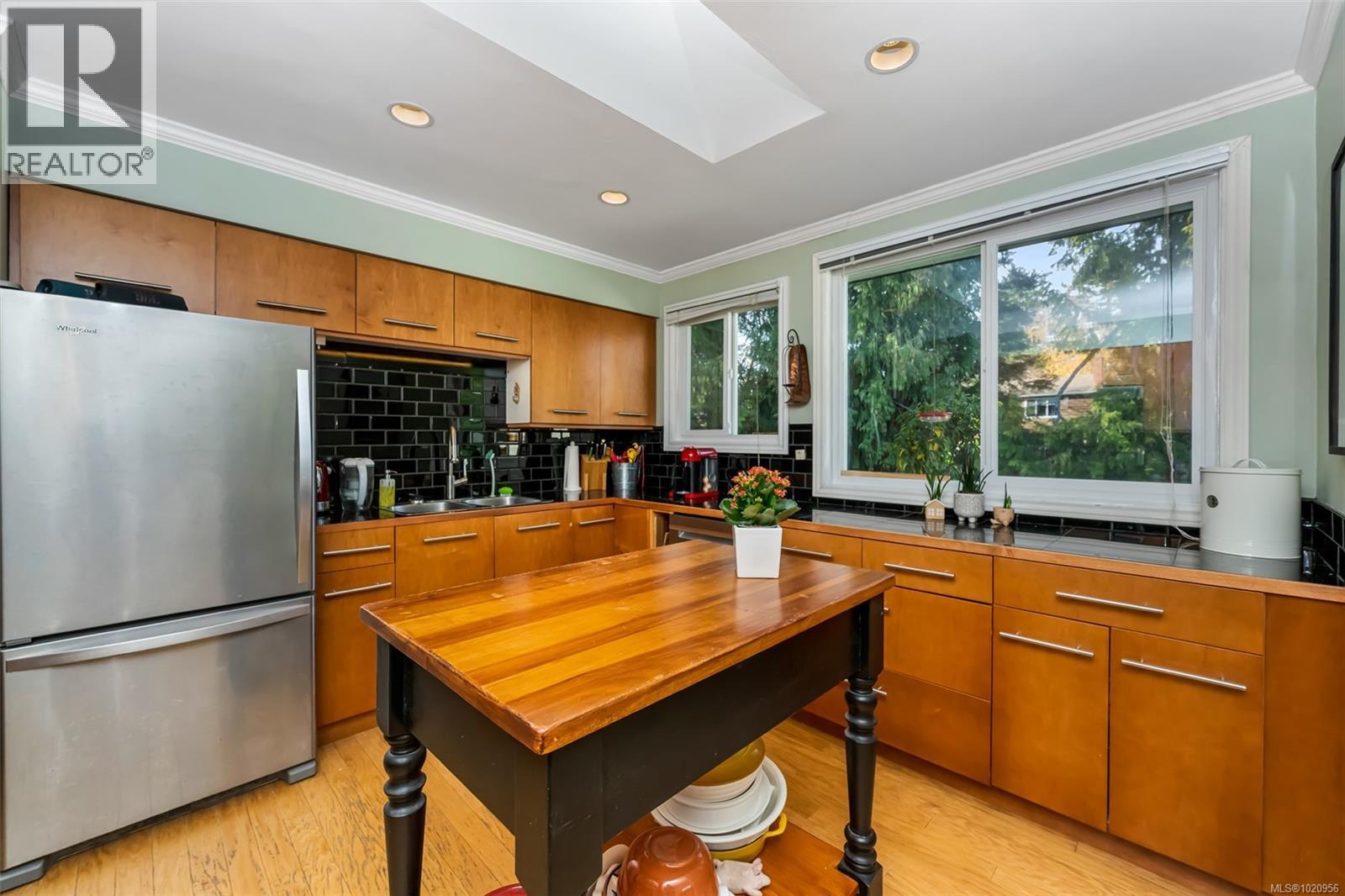 4386 Chartwell Dr, Saanich