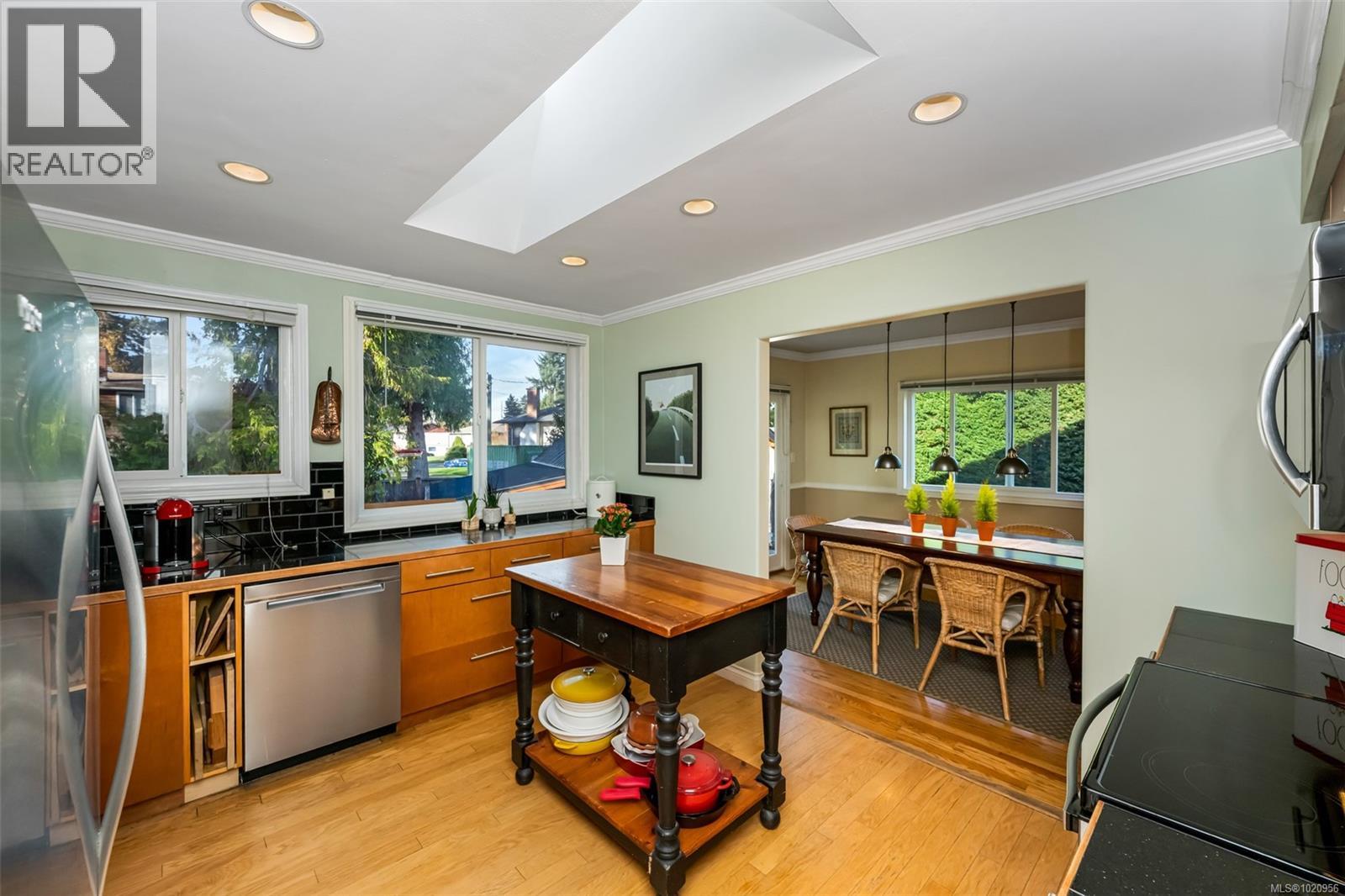 4386 Chartwell Dr, Saanich