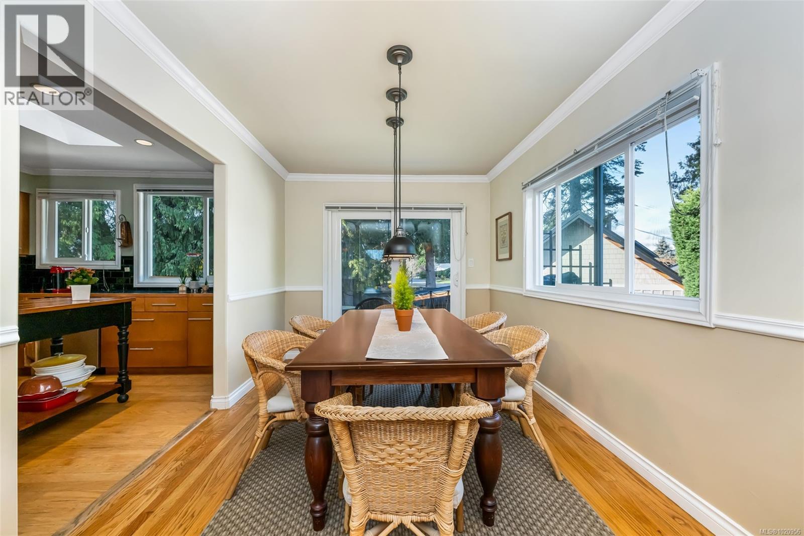 4386 Chartwell Dr, Saanich