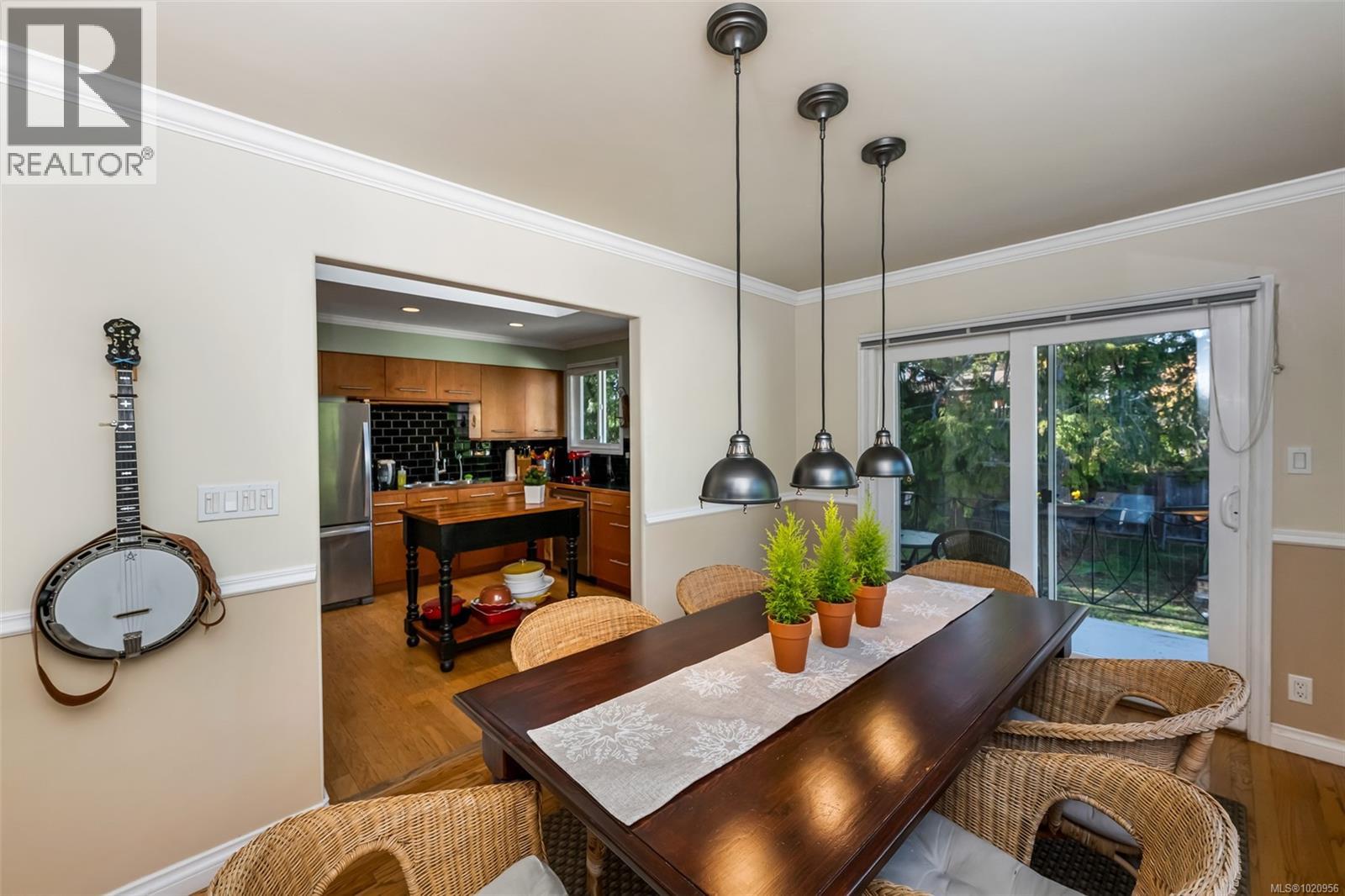 4386 Chartwell Dr, Saanich