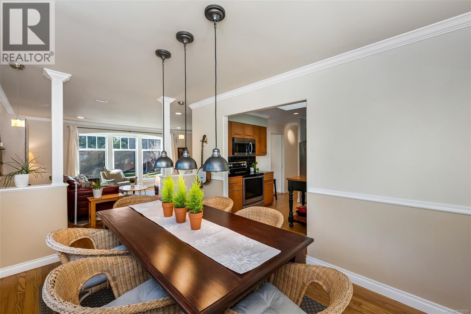 4386 Chartwell Dr, Saanich