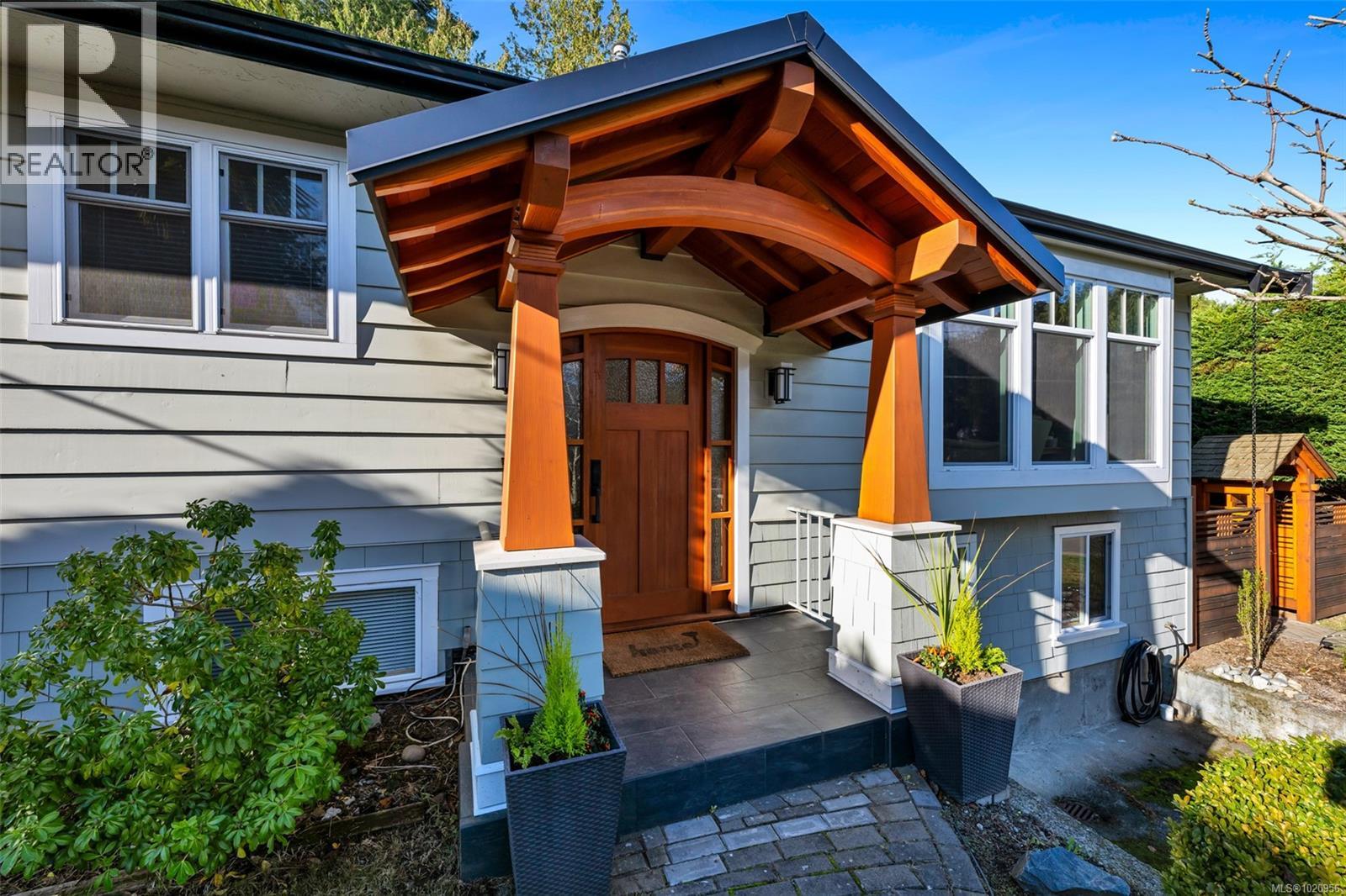 4386 Chartwell Dr, Saanich