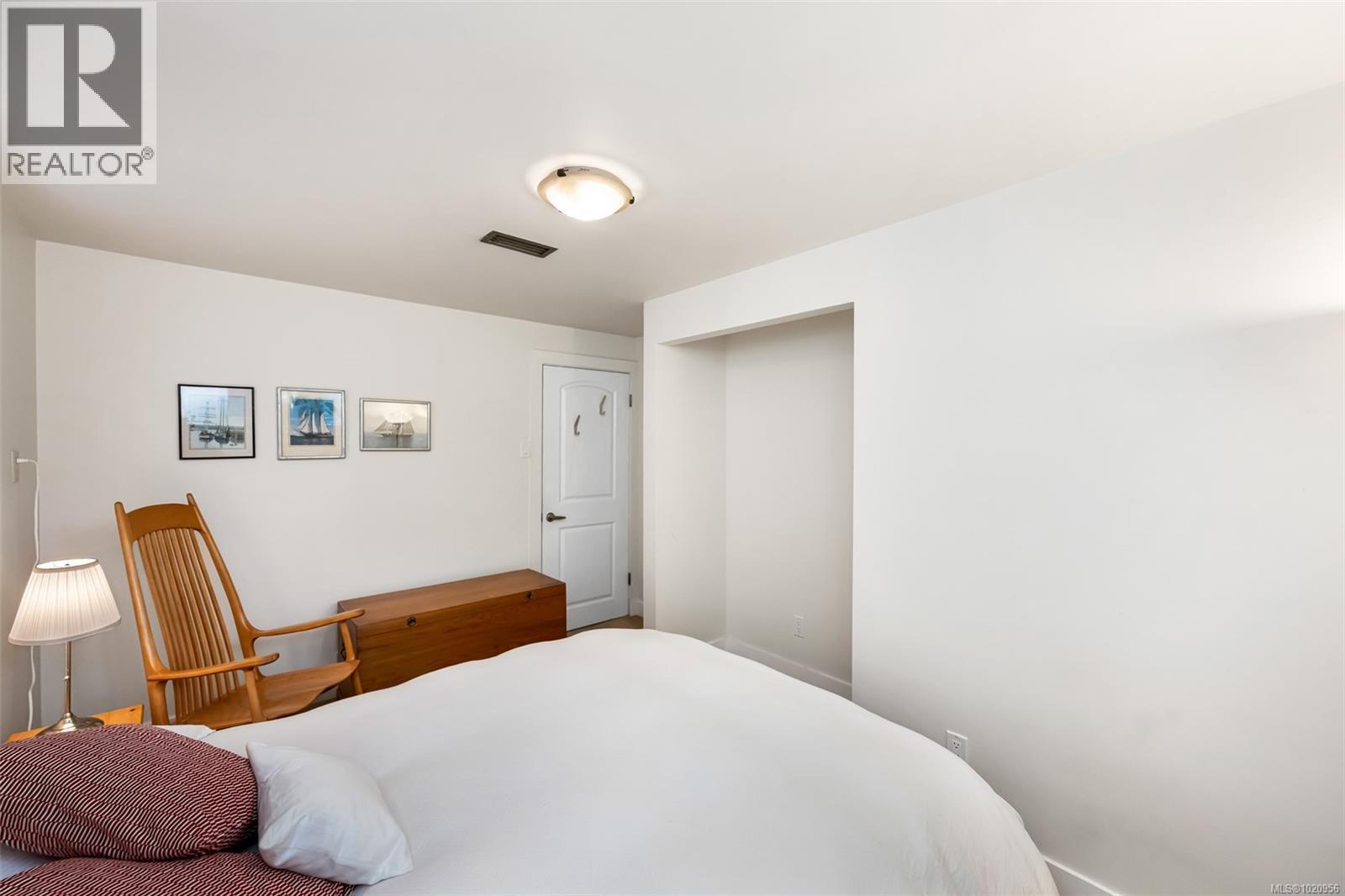 4386 Chartwell Dr, Saanich