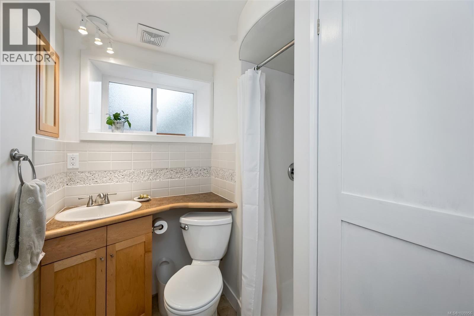 4386 Chartwell Dr, Saanich