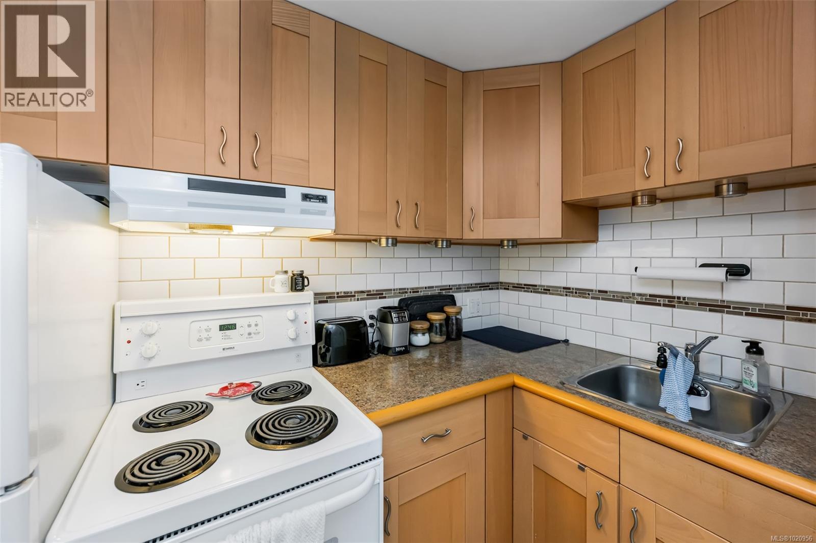 4386 Chartwell Dr, Saanich