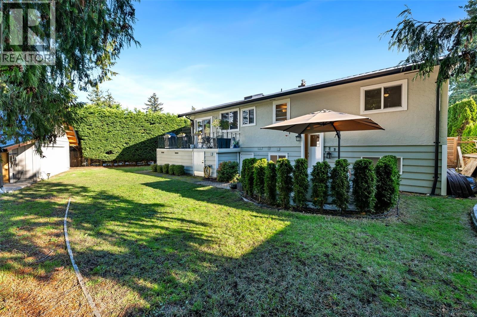 4386 Chartwell Dr, Saanich