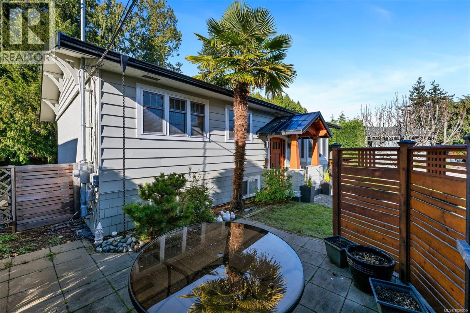 4386 Chartwell Dr, Saanich