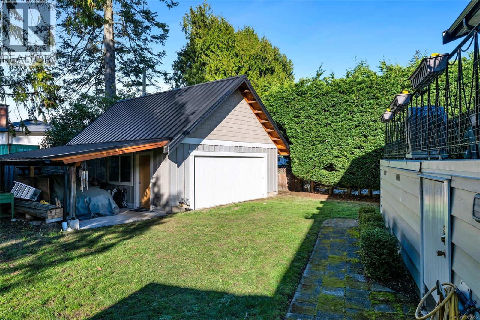 4386 Chartwell Dr, Saanich