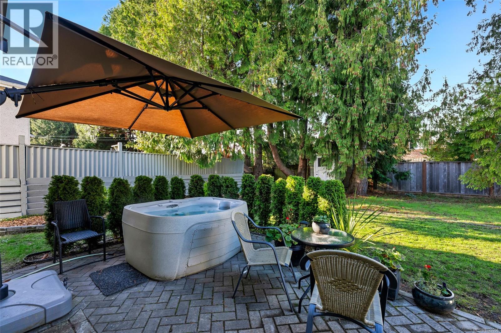 4386 Chartwell Dr, Saanich