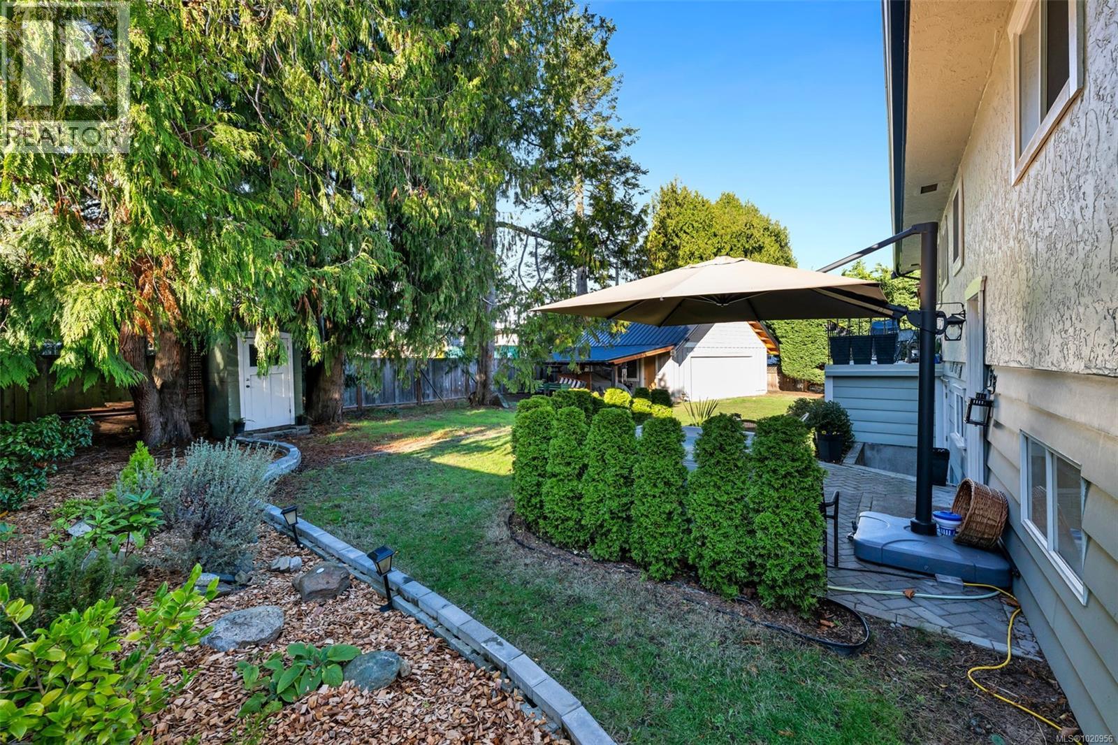 4386 Chartwell Dr, Saanich