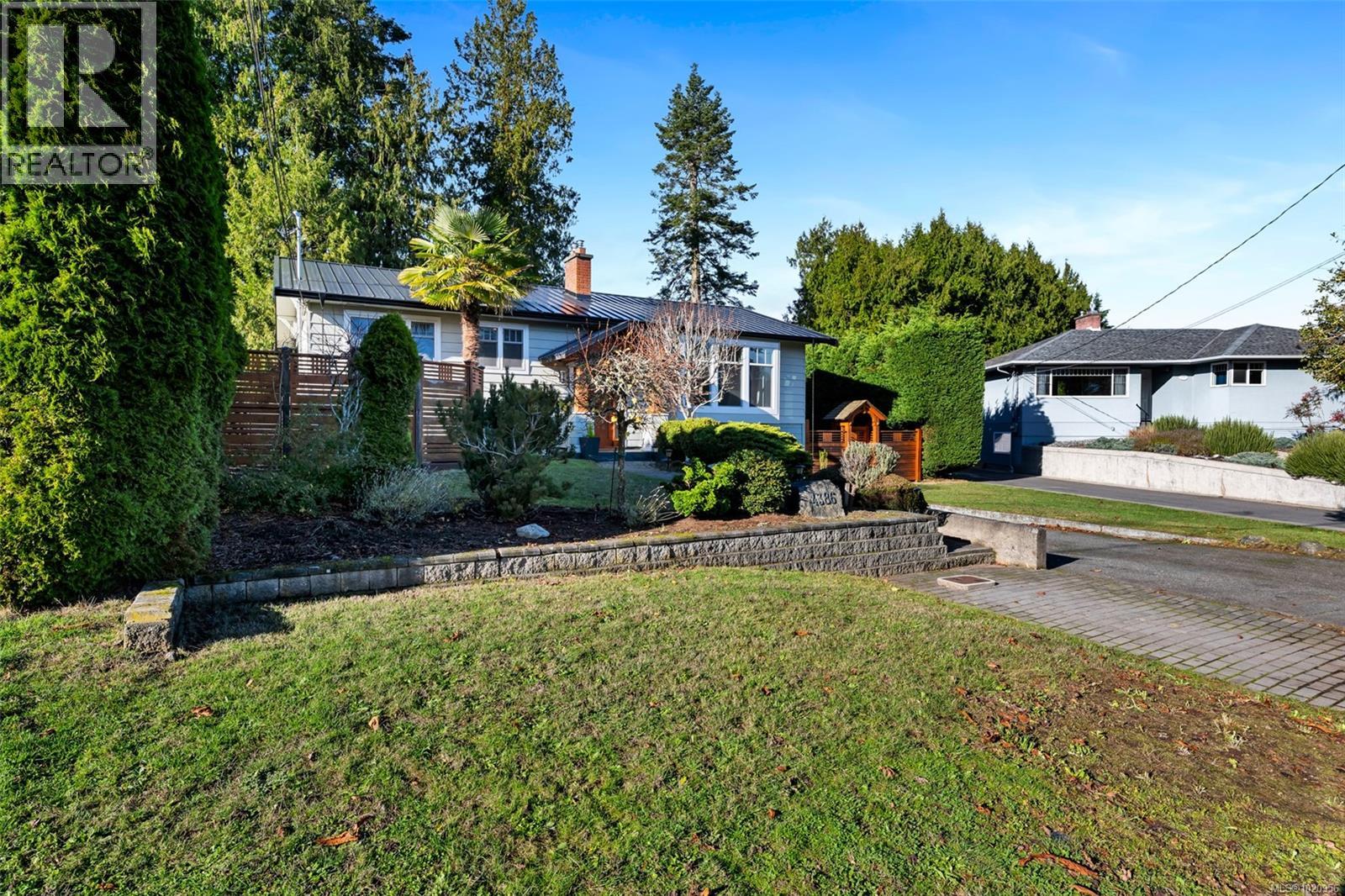 4386 Chartwell Dr, Saanich