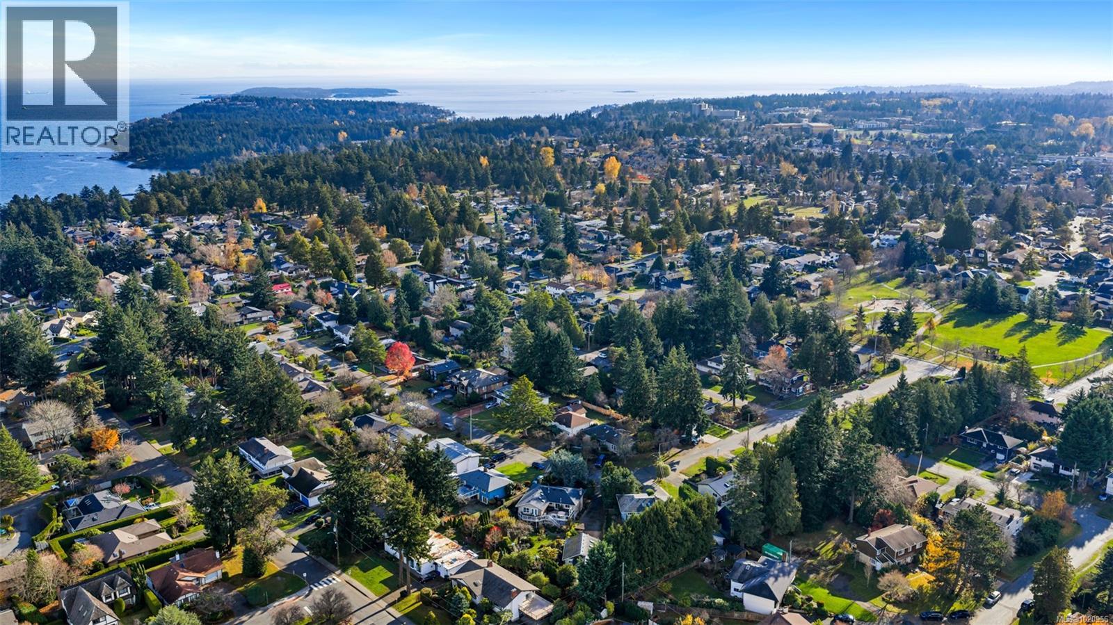 4386 Chartwell Dr, Saanich