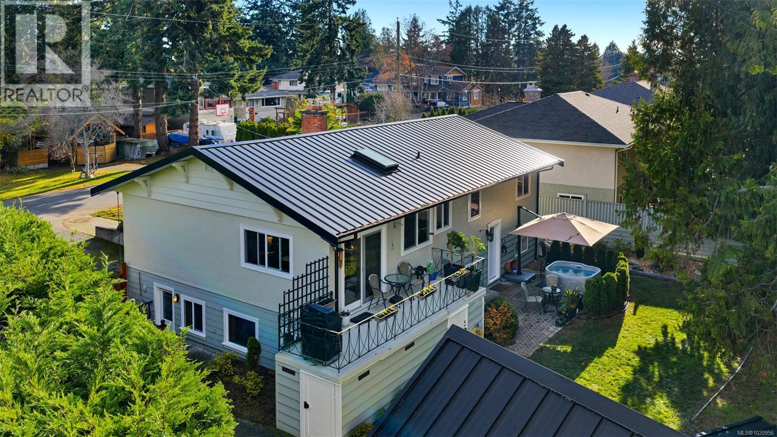 4386 Chartwell Dr, Saanich