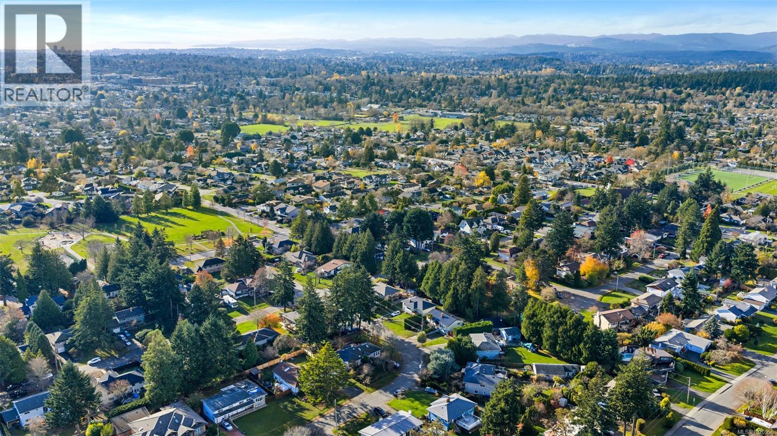 4386 Chartwell Dr, Saanich