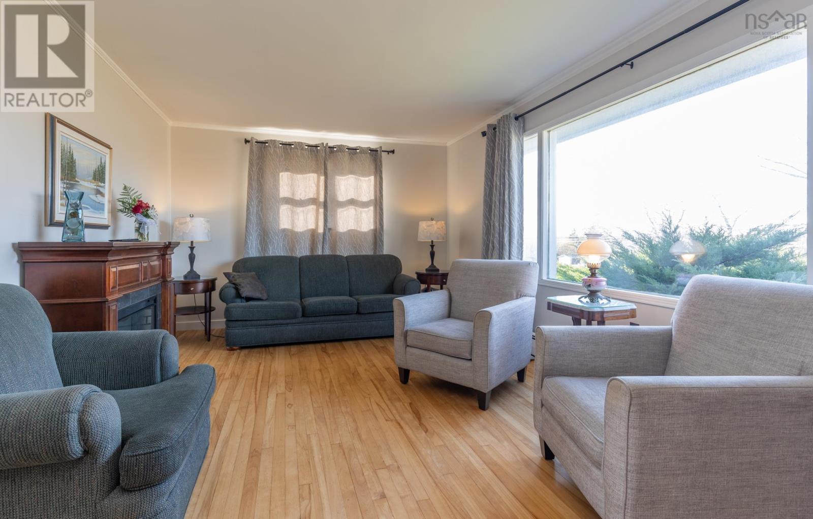 Property 20 of 41 of 911 Highway 335