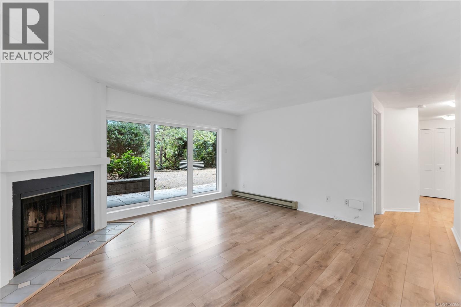 105 3277 Quadra St, Saanich