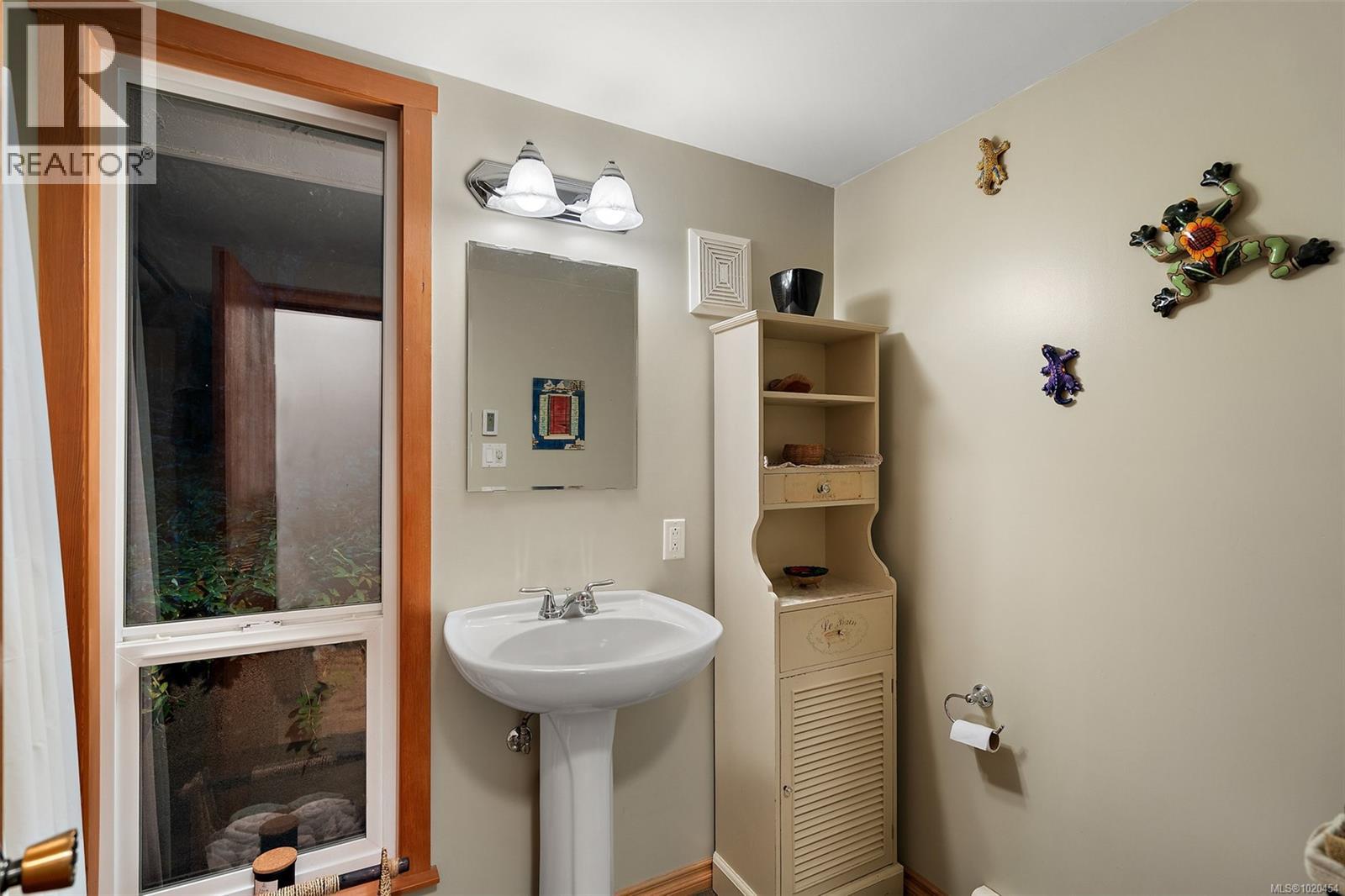 1186 Laurel Rd, North Saanich