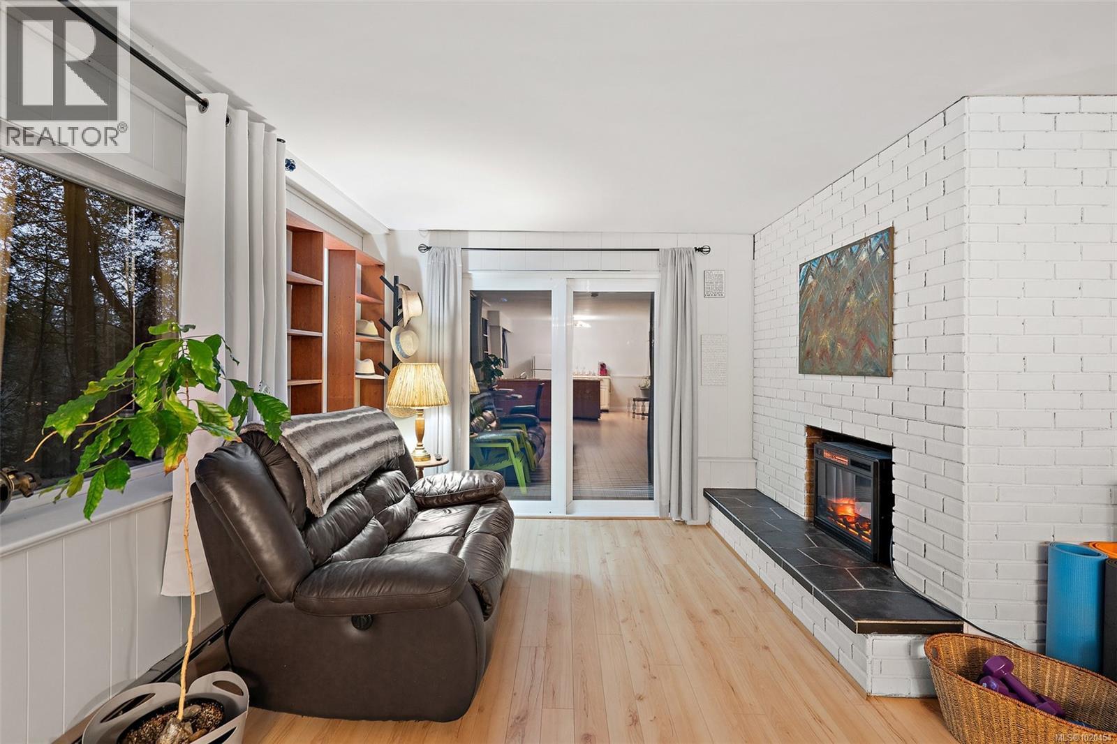 1186 Laurel Rd, North Saanich